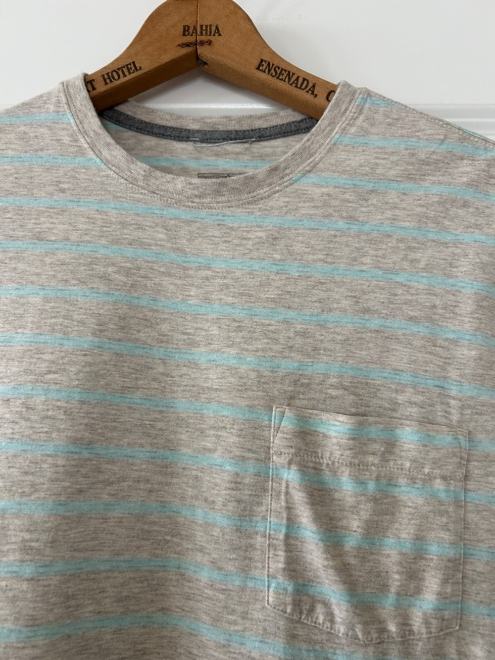 Patagonia Organic Cotton Squeaky Clean Pocket Tee Sz S w MEASUREMENTS Grey Aqua
